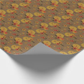 ブラウンの背景に鮮やかな黄色のバラと秋の花々 ラッピングペーパー (角)
