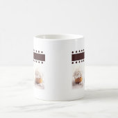 ブラウンの背景ビジネス項目の白いカップケーキ コーヒーマグカップ (中央)