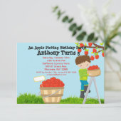 ブラウンの髪の男の子のAppleの盗品の誕生会 招待状 (スタンド正面)