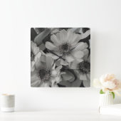 ブラウンはスーザンの花を注目しました スクエア壁時計 (ホーム)