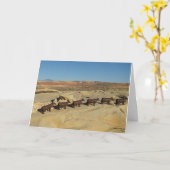 ブラウンは砂漠の歩くを脅かします カード (黄色い花)