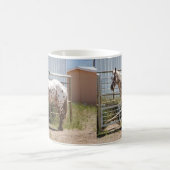 ブラウンはAppaloosaの馬に斑点を付けました コーヒーマグカップ (中央)