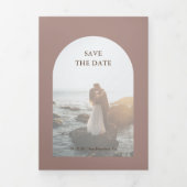 ブラウンアーチフォト結婚式ウェディングセーブザデート 三つ折り案内状 (カバー)