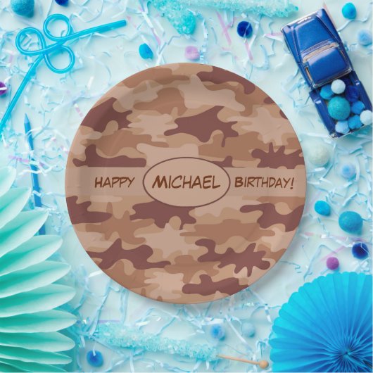 ブラウンカモフラージュハッピーバースデー名パーソナライズされた ペーパープレート (パーティー)
