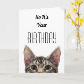 ブラウンキャットの覗き込み誕生日カード カード (黄色い花)