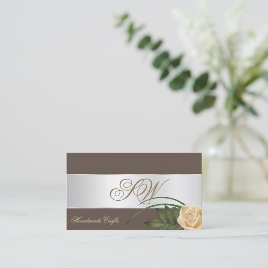 ブラウンシルバーデカールかわいいバラ花（モノグラム付） 名刺 (スタンド正面)