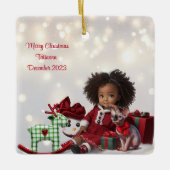 ブラウンスキンガールパーソナライズされたクリスマス セラミックオーナメント (正面)
