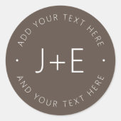 ブラウンスタイリッシュDIYカップルズモノグラム&編集可能文字 ラウンドシール (正面)