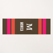 ブラウンパーソナライズされたモノグラムの&オランピンクストライプ ヨガマット (正面(横))