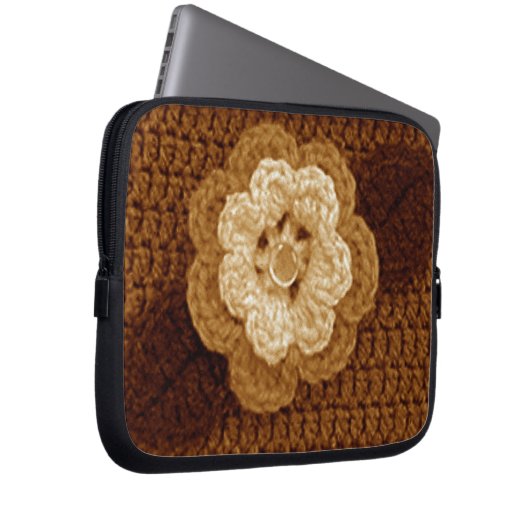 ブラウンフローラアーティザンクロシェプリントエレクトロニクスバッグ ラップトップスリーブ (正面右)