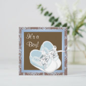 ブラウンブルーダマスクシューズ男の赤ちゃんシャワー 招待状 (スタンド正面)