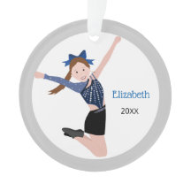 ブラウンヘアのダンスチームのパフォーマー