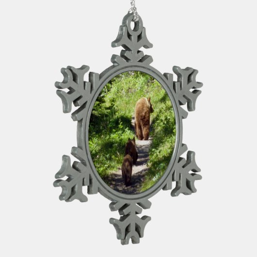 ブラウンベアーファミリー スノーフレークピューターオーナメント (左)