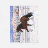 ブラウンベイジプシーバン荷車を引くナーホースに雪 フリースブランケット (正面)