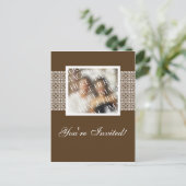 ブラウンホワイト写真テンプレート結婚式の日付を保存 案内ポストカード (スタンド正面)