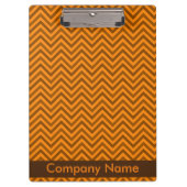 ブラウンモダンエレガントとオレンジのジグザグ会社のロゴ クリップボード (正面)