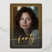 ブラウンモダンミニマルフォト40番目の誕生日 箔招待状 (正面)