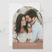 ブラウンモダンミニマ結婚リストの写真アーチ 招待状 (裏面)