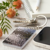 ブラウンモノグラムのグレイきらめくカタツムカキン効果 キーホルダー (正面右)