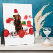 ブラウンラブラドールドッグクリスマスwギフトサンタハット フォトプラーク (側面)