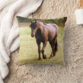 ブラウンリラックスホース歩くクッション クッション (ブランケット)