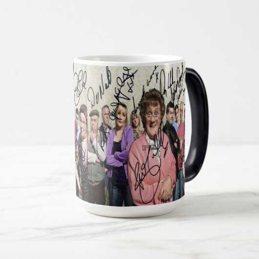 ブラウン夫人の男の子達がサインした モーフィングマグカップ (正面右)
