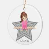 ブラウン髪の体操女子体操クリスマス セラミックオーナメント (左)