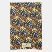 ブラウン、イエロー、ブラックリーヴのキジのモノグラム キッチンタオル (縦)