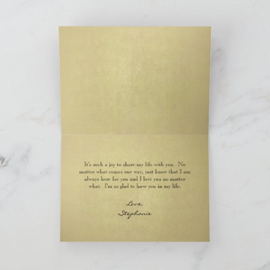 ブラウン/パーソナライズされた金ゴールドハッピーバースデー男らし カード (内部)