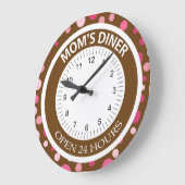 ブラウン&ピンクドットマママズディナー ラージ壁時計 (傾斜)