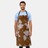 ブラウン、フローラ エプロン (着用した状態)