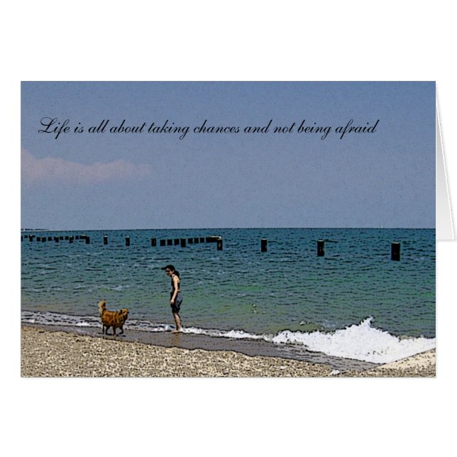 ブラウン·ラボが水を見渡す (正面横)