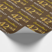 ブラウン、模倣金ゴールドルック"42番目の誕生日" ラッピングペーパー (角)