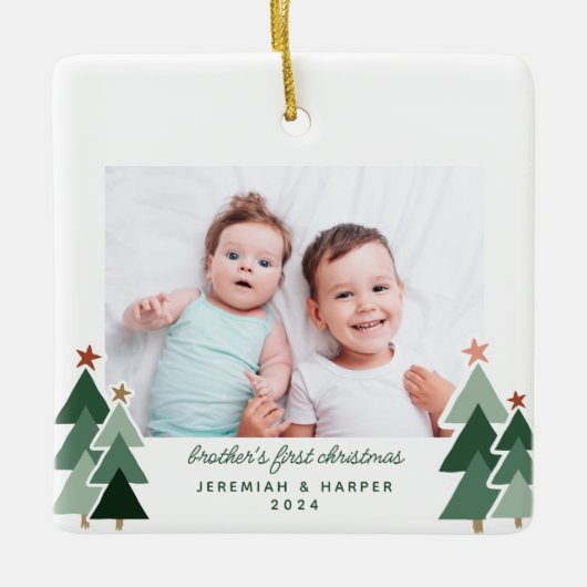 ブラザーの初めてのクリスマス素朴ツリー2 セラミックオーナメント (正面)