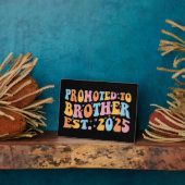 ブラザーエストに昇格。2025 III フォトプラーク (側面)