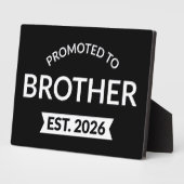 ブラザーエストに昇格。2026 II フォトプラーク (側面)