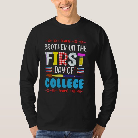 ブラザー大学の最初の日ママパパ戻るT Tシャツ (正面)