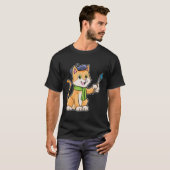 ブラシとスカーフを巻いた画家としての猫 Tシャツ (正面フル)