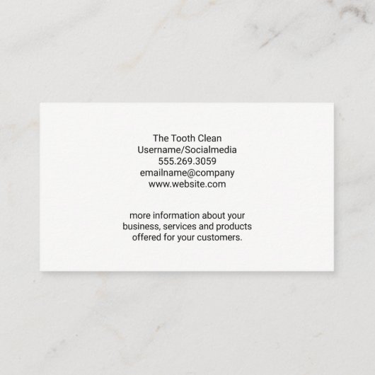 ブラシの小さな女の子を見せる歯科医 名刺 (裏面)