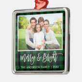 ブラシスクリプトグリーンプレイドメリーと明るいファミリ メタルオーナメント (左)