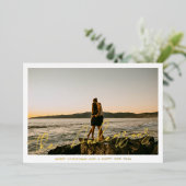 ブラシスクリプトタイポグラフィファミリ名写真金ゴールド 箔シーズンカード (立ち正面)