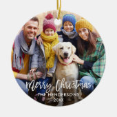 ブラシスクリプトメリークリスマスフォトレッドバック セラミックオーナメント (正面)