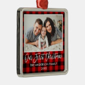 ブラシスクリプトレッドプレイドファミリ初めてのクリスマス メタルオーナメント (右)