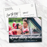 ブラシスクリプト結婚する日付を保存 ポストカード<br><div class="desc">Brush Scriptモダン We're Getting Married - Photo Postagraperの日付を保存する婚約告知</div>