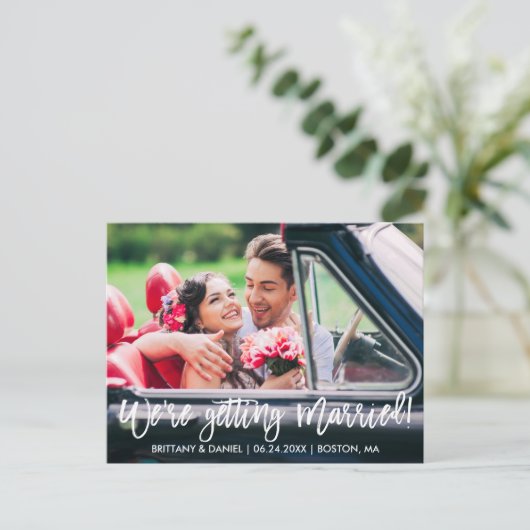 ブラシスクリプト結婚する日付を保存 ポストカード (スタンド正面)