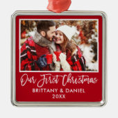 ブラシスモダンクリプト初めてのクリスマスの赤 メタルオーナメント (正面)
