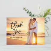 ブラシモダンスクリプト新郎新婦の写真名結婚の サンキューカード (スタンド正面)