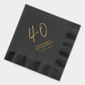 ブラシモダンスクリプト40th誕生日パーティーブラック 箔ナプキン (左)