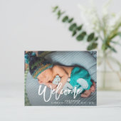 ブラシレタリングかわいいベビー誕生のお知らせ ポストカード (スタンド正面)