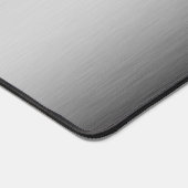 ブラシ仕上げメタルグレーエレガントデザインモノグラム デスクマット (コーナー)